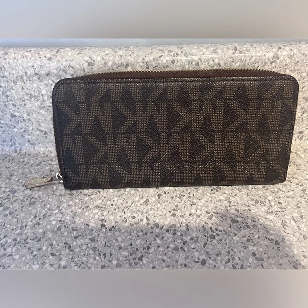 Michael Kors Black Pebbled Leather Wallet with Gold Logo Plaque - Picture 5 of 5